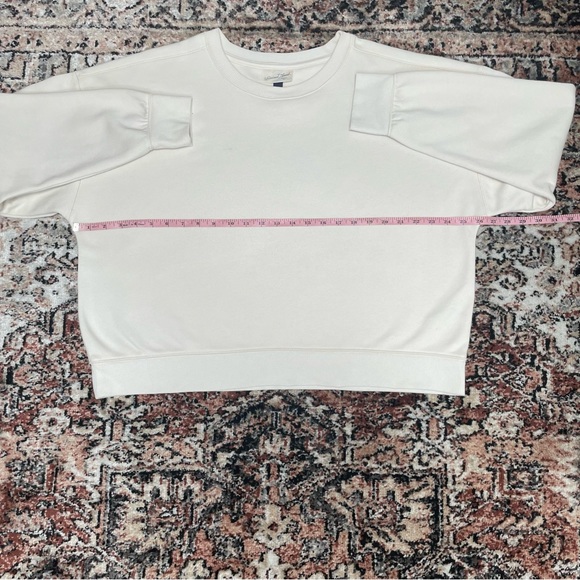 Universal Thread - Cream Crewneck - Picture 6 of 6
